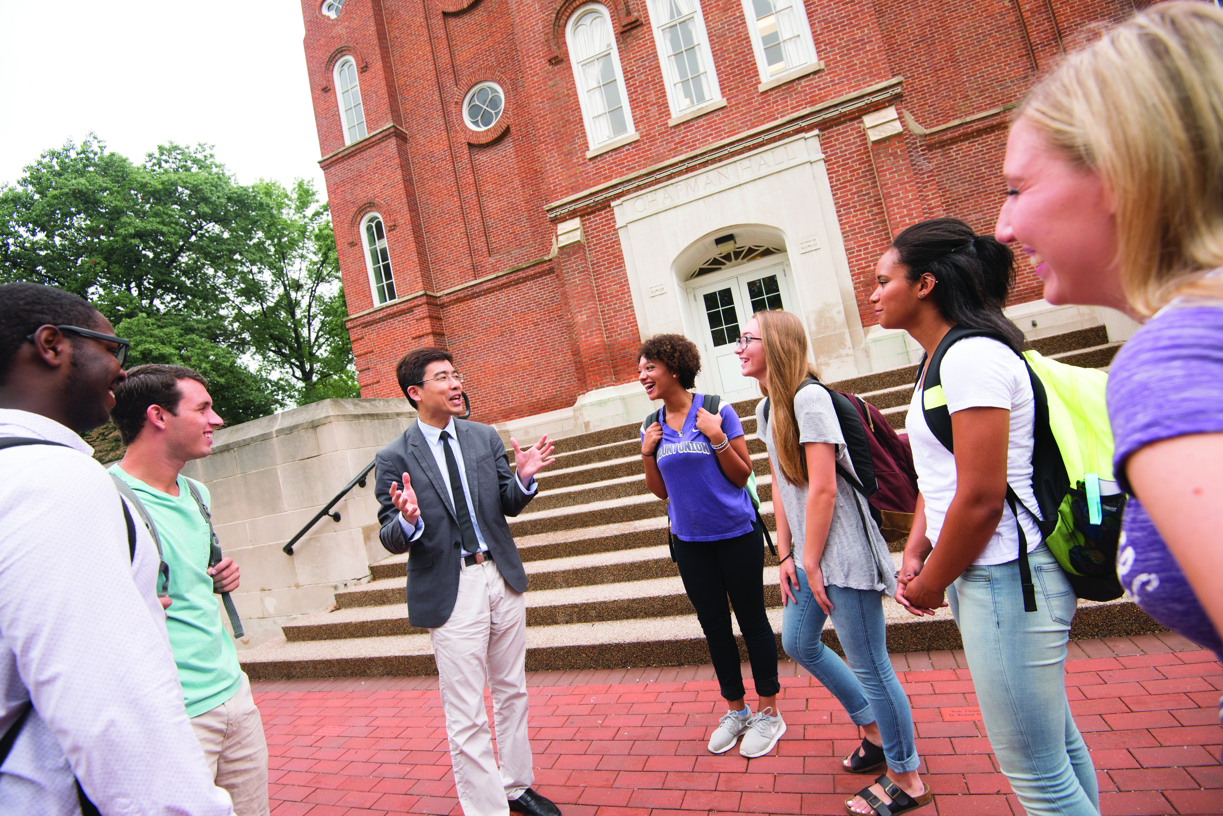 Mount Union大学 Professor and Students